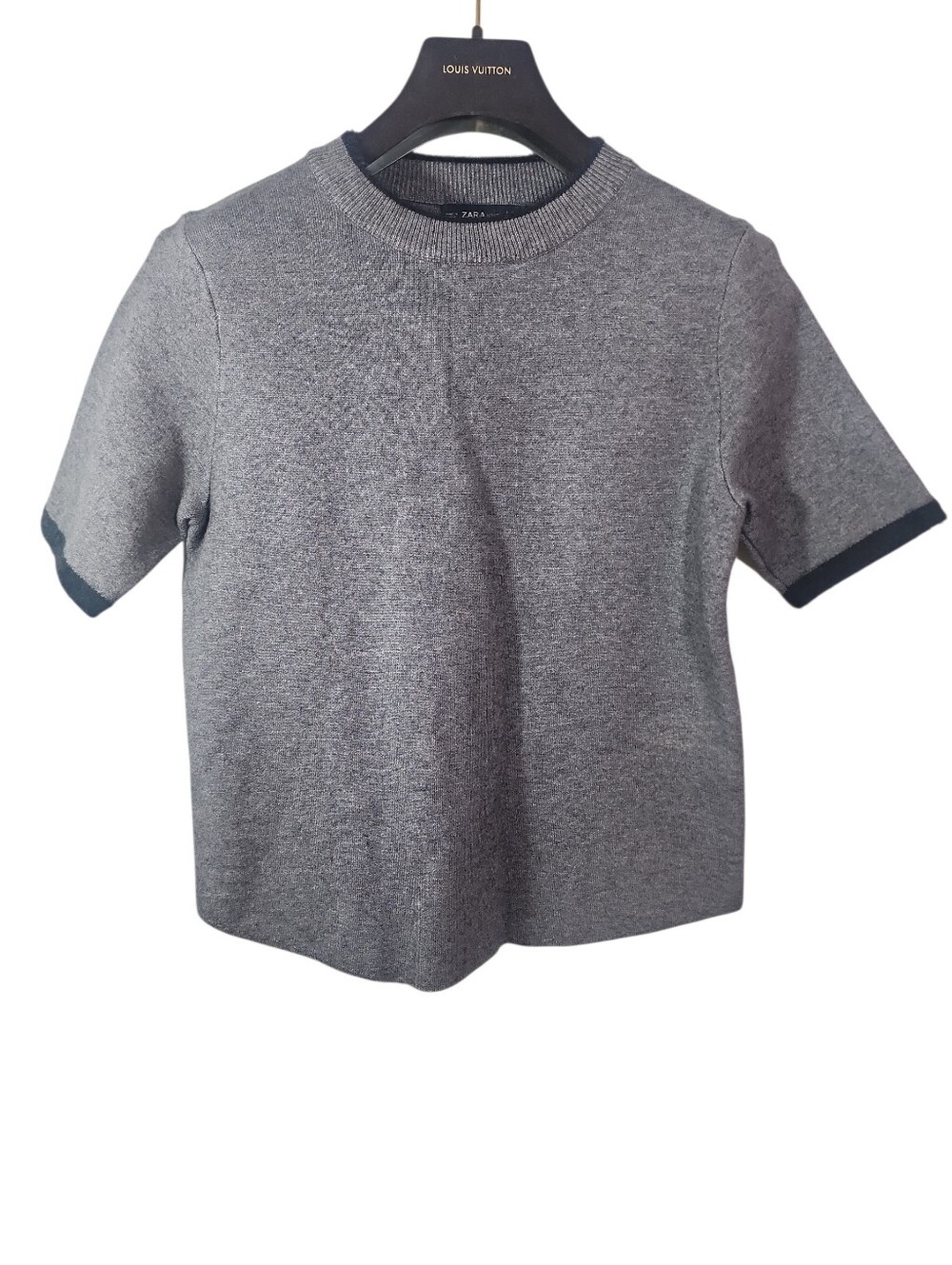 ZARA Grey Short Sleeve Knit Top Crew Neck Black Trim Ribbed Sweater. M